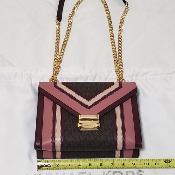 Michael Kors Kinsley Medium Shoulder Bag - Picture 4 of 8